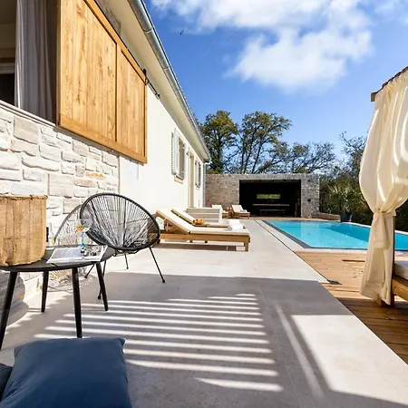 Luna Вилла Zupanje