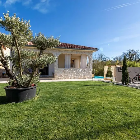 Luna Villa *